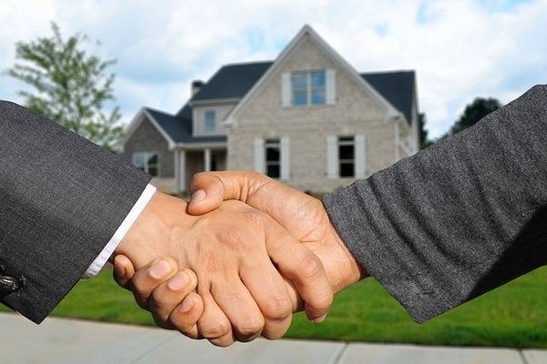 3 raisons de passer par une agence immobilière à Divonne les Bains dans le Pays de Gex pour faire son estimation